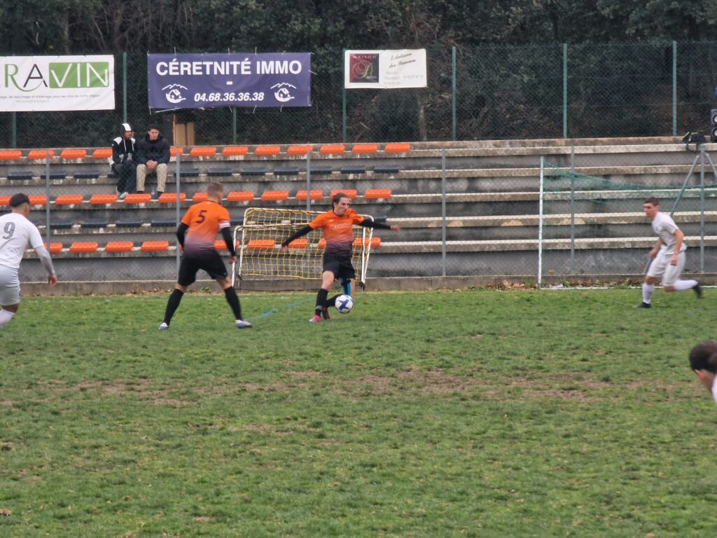 Céret-football-club-fff-occitanie-ligue-FC-joueurs-entrainements-sport-pyrénées-orientales-fcv